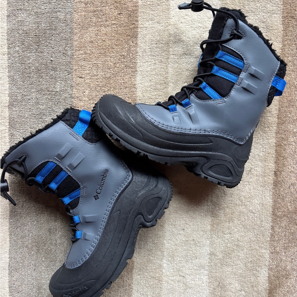 Like New! Waterproof boys snow boots